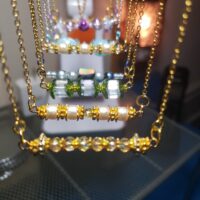 Golden Crystals Necklace bar